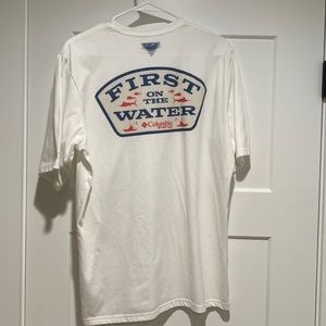 Mens medium white columubia tee never worn just took off the tags